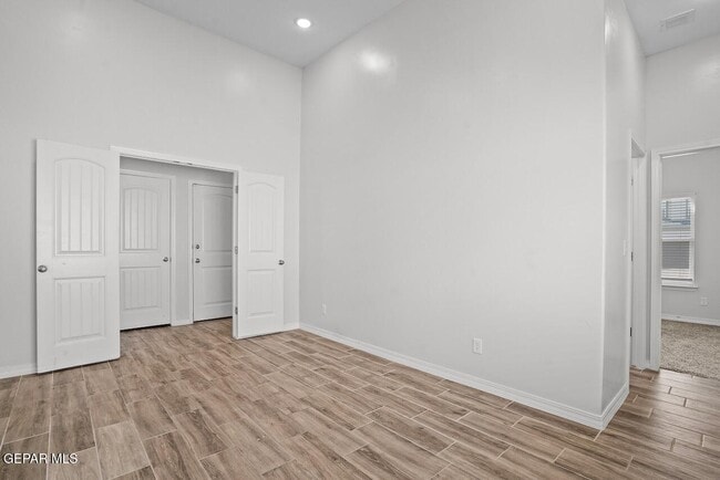 Building Photo - 13757 Villa Vista Ave