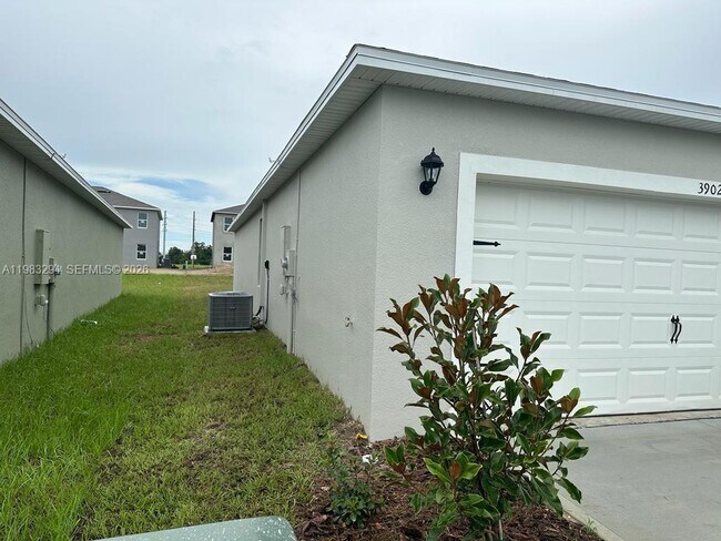 Building Photo - 3902 Resting Robin Ave