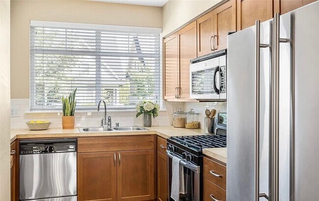Building Photo - Issaquah Highlands