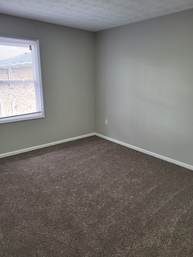 Building Photo - 335 Churchill Dr