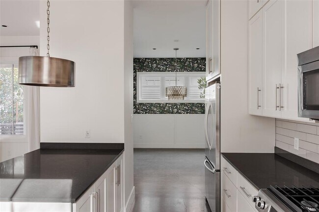 Building Photo - 708 Cardinal Ln