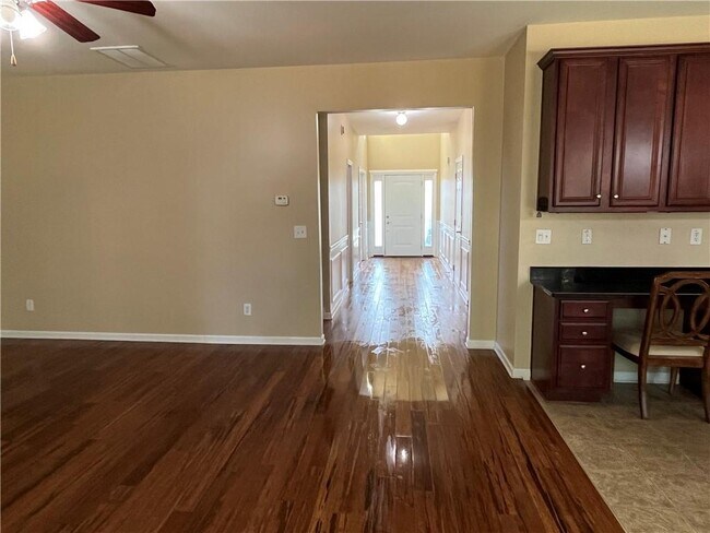 Building Photo - 1265 Wondering Way