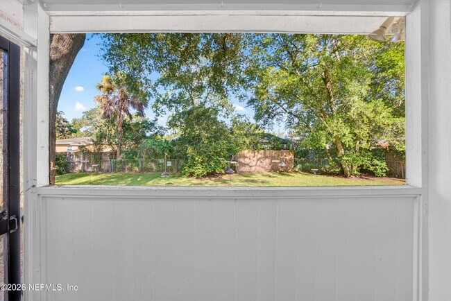 Building Photo - 6338 Mercer Cir W