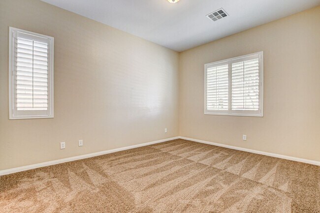 Building Photo - 4 Bedroom Single Story in Mountains Edge