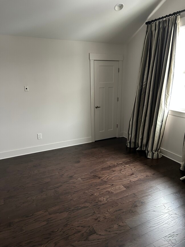 Building Photo - 606 Centerpoint Ln