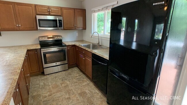 Building Photo - 210 Wallace St