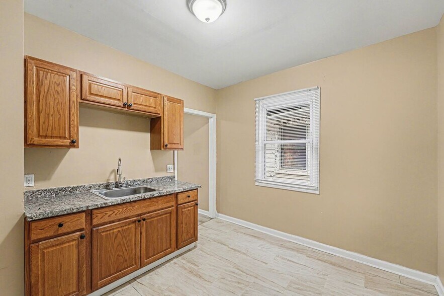 Building Photo - 3226 Carter St