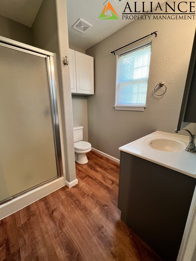 Building Photo - Beautiful 4 Bedroom - 2 Bath Home Close to Flint Hills Christian School!