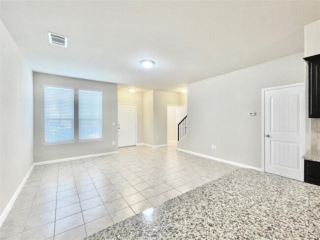 Building Photo - 415 Crater Lake Dr