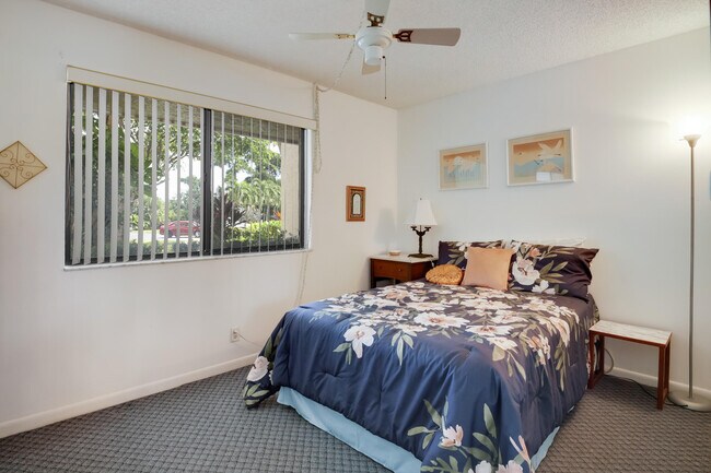 Building Photo - 3154 Via Poinciana