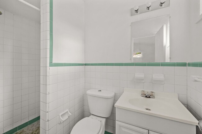 Building Photo - Charming 4 Bedroom, 2 Bathroom house