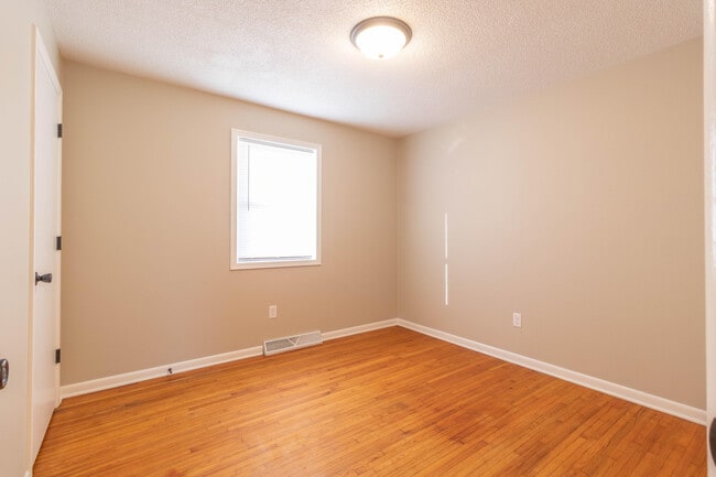Building Photo - 2405 E Willowbrook