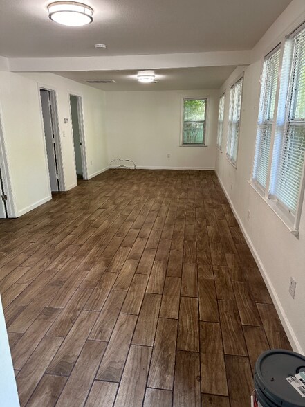 Building Photo - 1025 Michigan Dr W