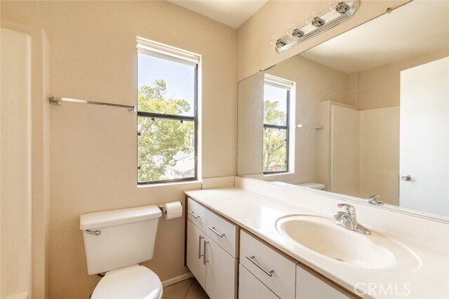 Building Photo - 569 Palm Dr