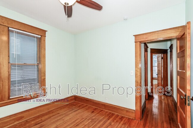 Building Photo - 801 4th St E