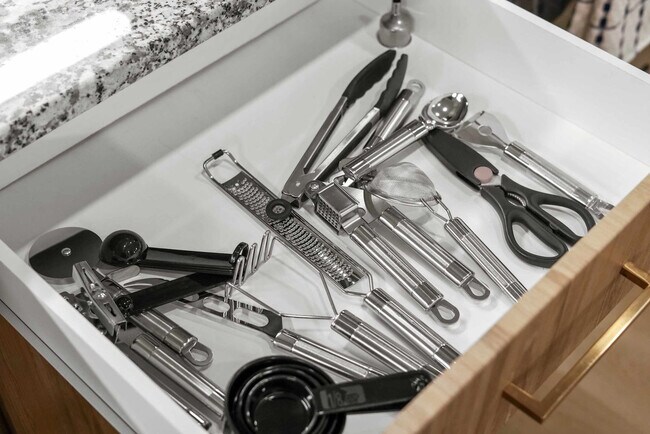 Building Photo - 13701 Montfort Dr