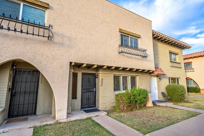 Building Photo - Charming 3 bedroom townhome near everything!