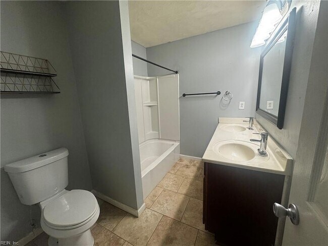 Building Photo - 4033 Foxwood Dr