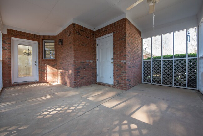 Building Photo - 1605 Over Cup Cir