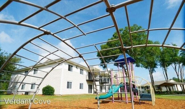 Building Photo - 4260 SE 10th Pl