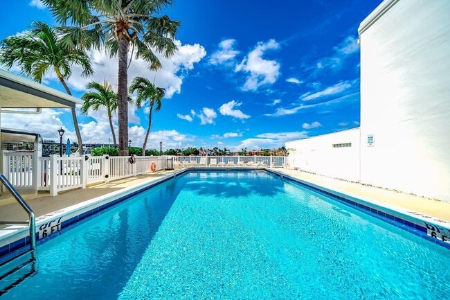 Building Photo - 3567 Commodore Cir