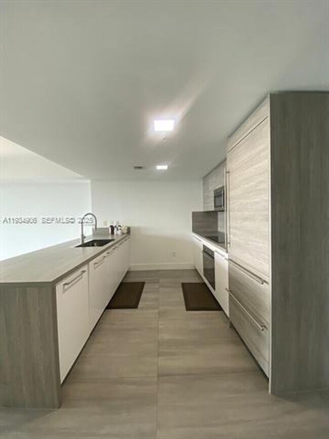 Building Photo - 400 Sunny Isles Blvd