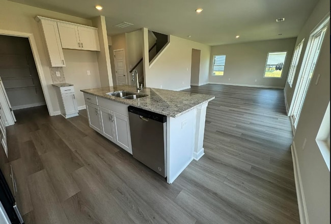 Building Photo - 265 Lavinia Cir