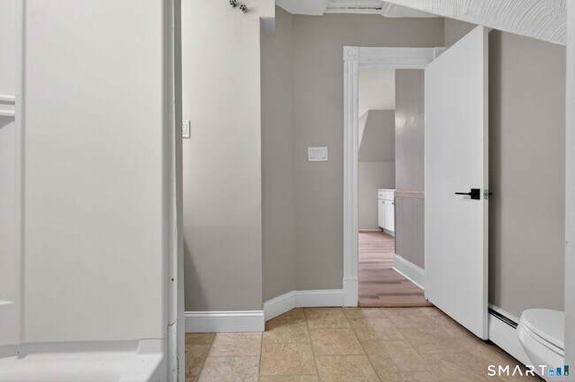 Building Photo - 129-131 Francis Avenue Unit 3rd Floor