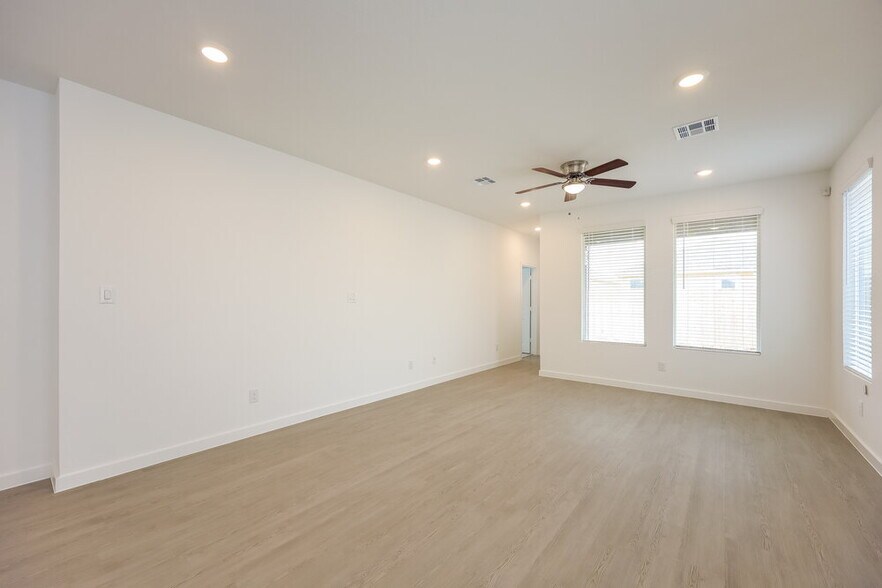 Building Photo - 526 Kayden Ct