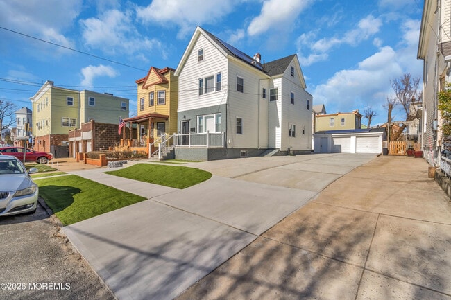 Building Photo - 11 E 43rd St