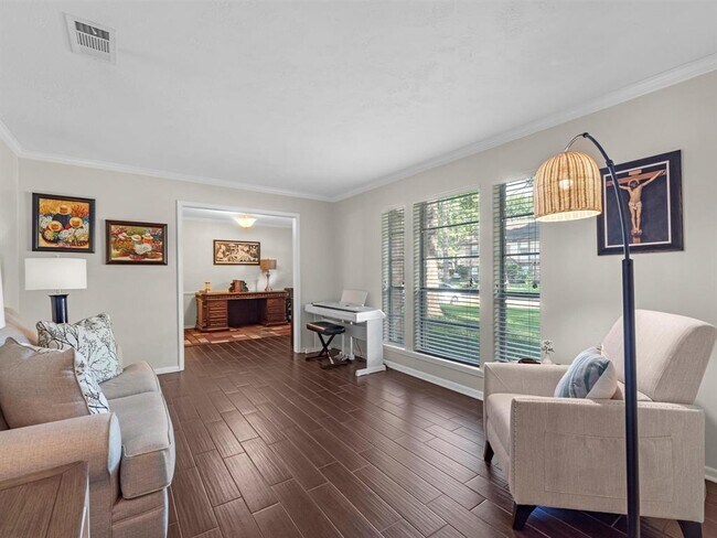 Building Photo - 3014 Redwood Lodge Dr