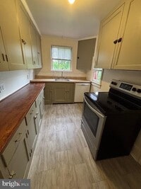 Building Photo - 3601 W Market St