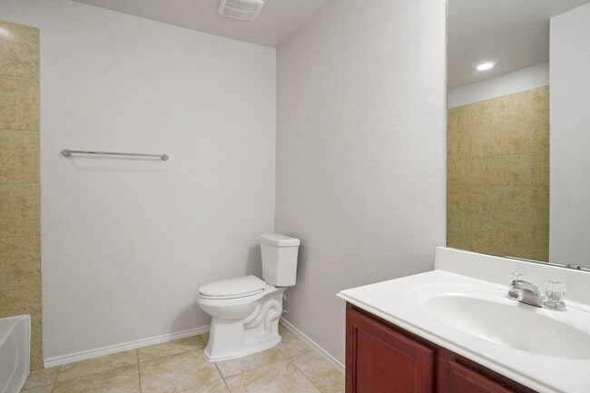 Building Photo - Beautiful Spacious Home