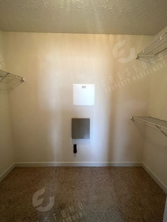 Building Photo - 2Bdrm 2Bath in Gated Community - Available Now!