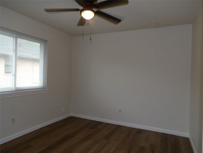 Building Photo - 5917 Red River Dr