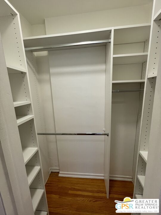 Building Photo - 1057 1/2 S Genesee Ave