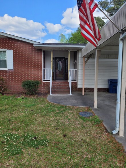 Primary Photo - 355 McCrae St