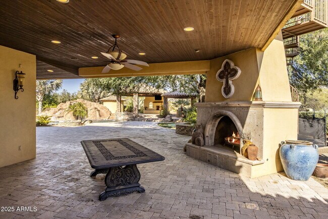 Building Photo - 9222 E Rimrock Dr