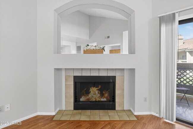 Building Photo - 930 N Mesa Dr