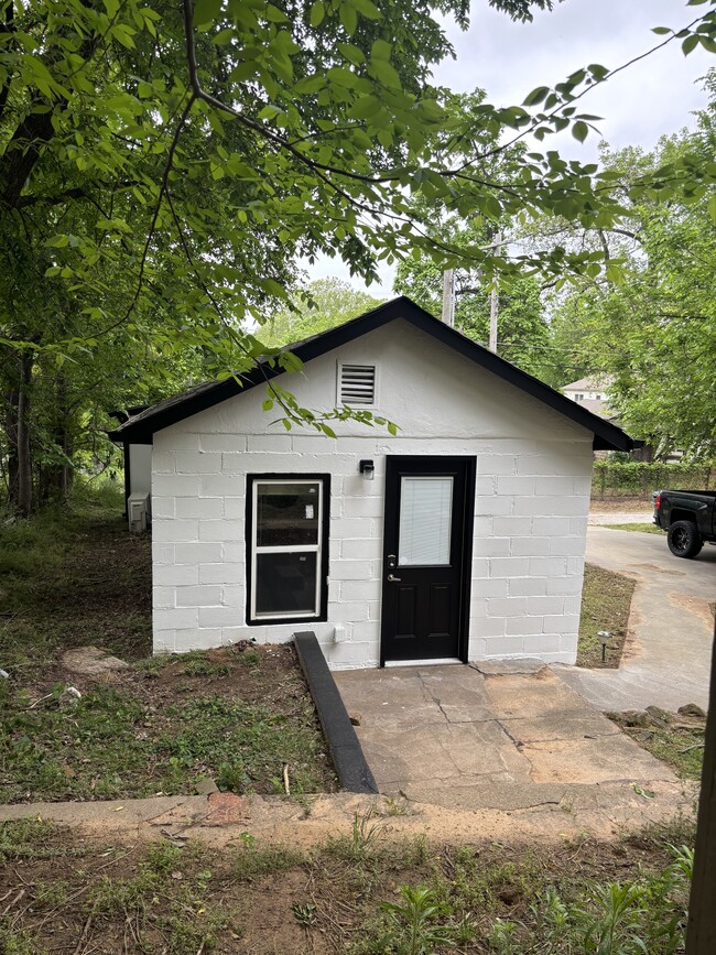 Building Photo - 702 N Cleveland Ave