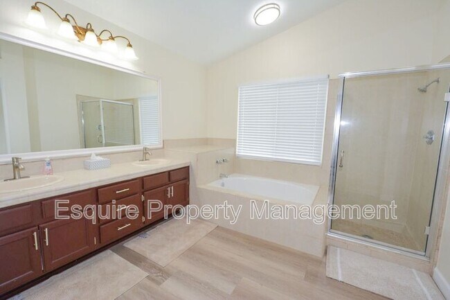 Building Photo - 1906 Kensington Ln