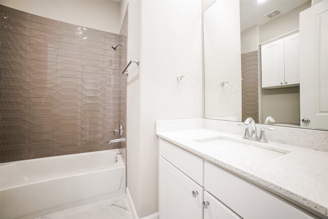 Building Photo - 5110 Royal Heath Dr