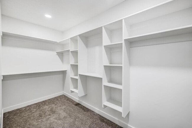 Building Photo - 803 N Hilltop Dr