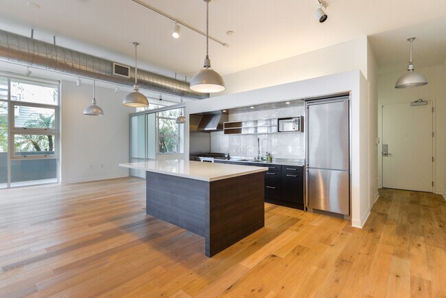 Primary Photo - 4080 Glencoe Ave