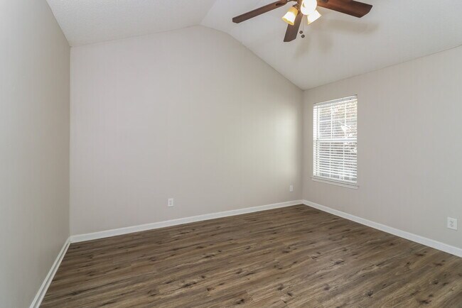 Building Photo - 383 Hidden Creek Ln