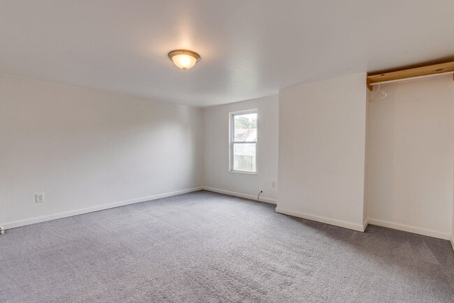 Building Photo - 836 Industry St