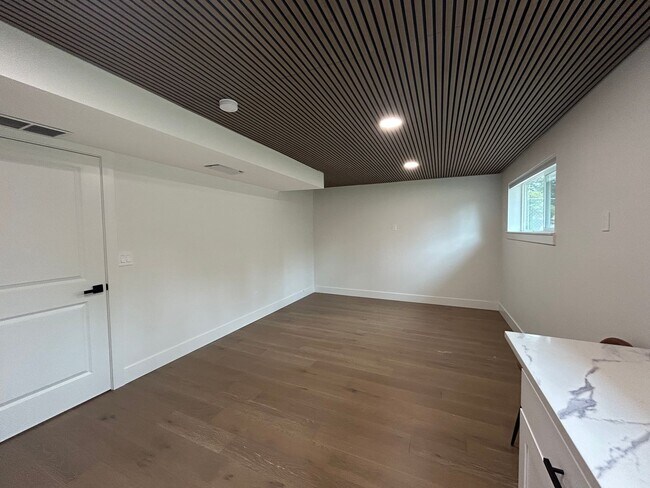 Building Photo - 15136 SE Gladstone Dr