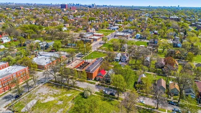 Building Photo - 6913 S Throop St