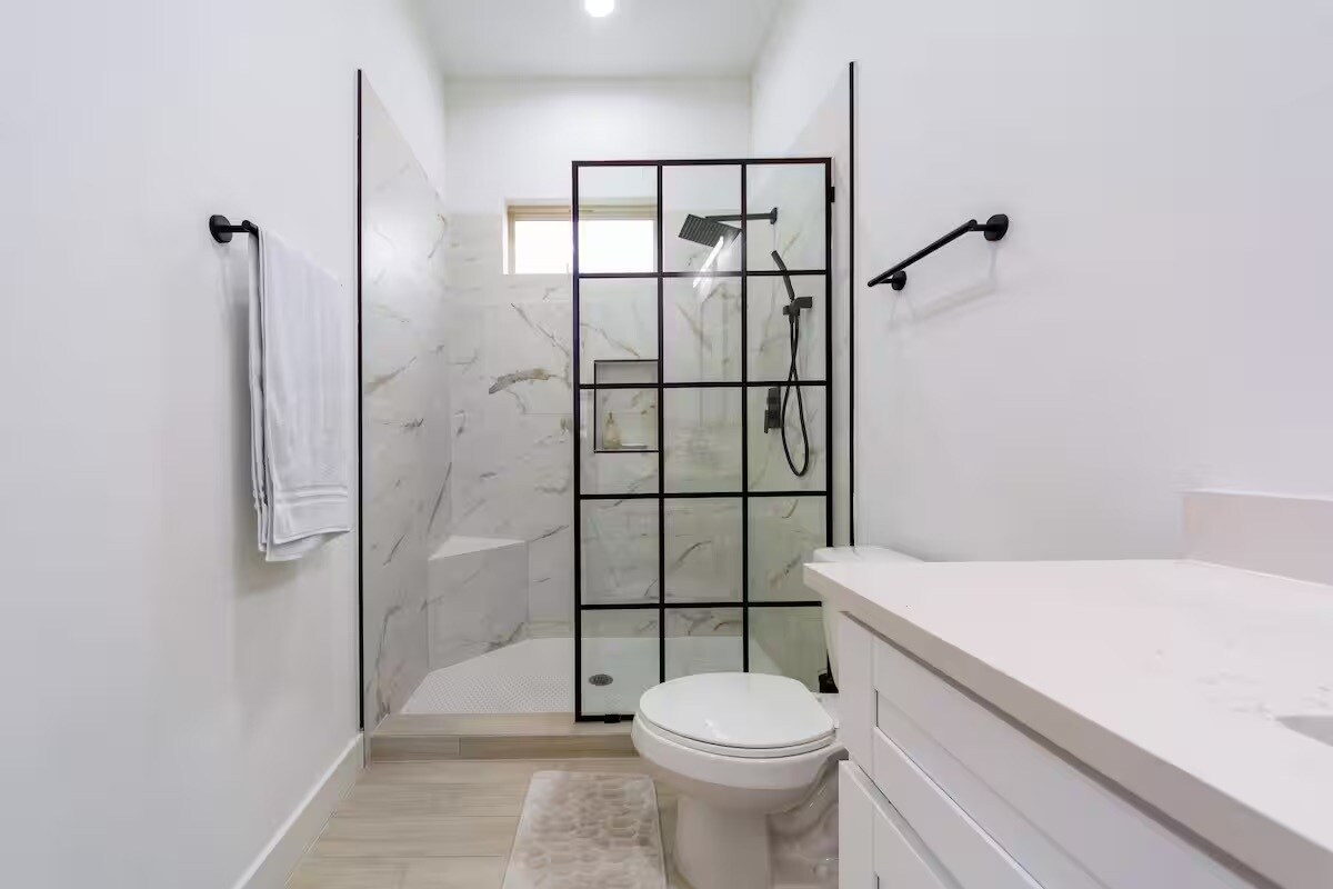 bathroom 2 - 2802 Campbell St