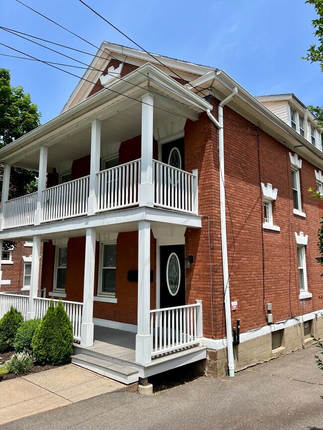 Building Photo - 526 High St